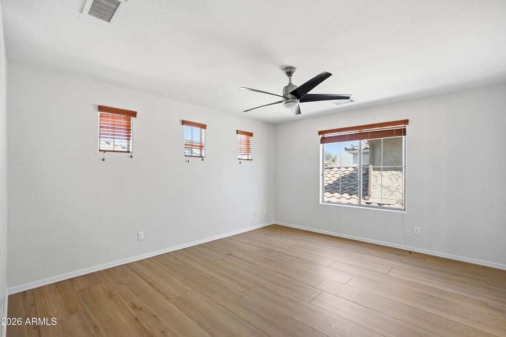 Image 11 of property listing at 2151 W MONTE CRISTO Avenue, Phoenix, AZ 85023