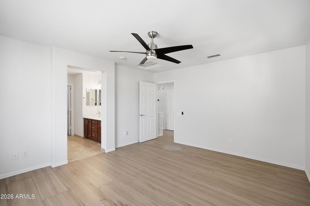 Image 12 of property listing at 2151 W MONTE CRISTO Avenue, Phoenix, AZ 85023