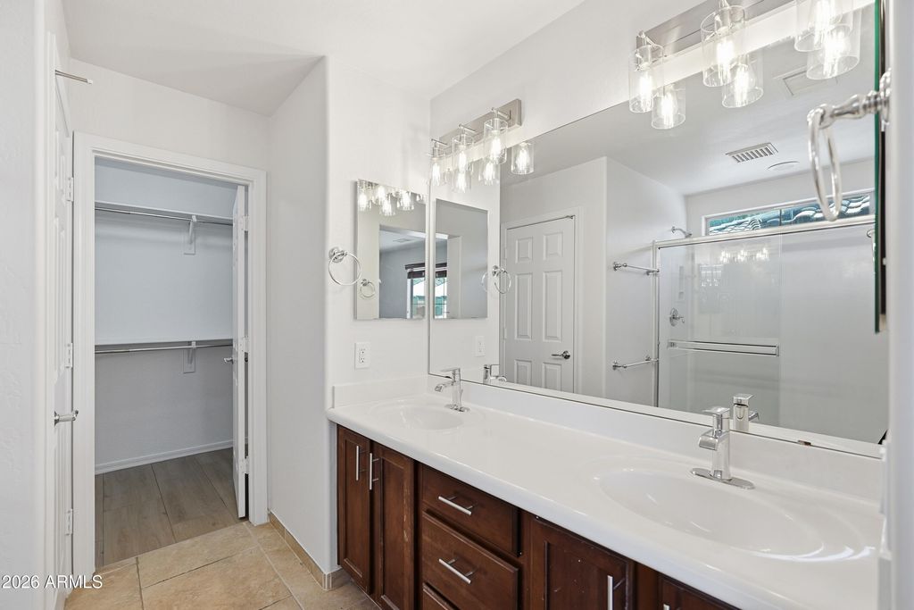 Image 15 of property listing at 2151 W MONTE CRISTO Avenue, Phoenix, AZ 85023