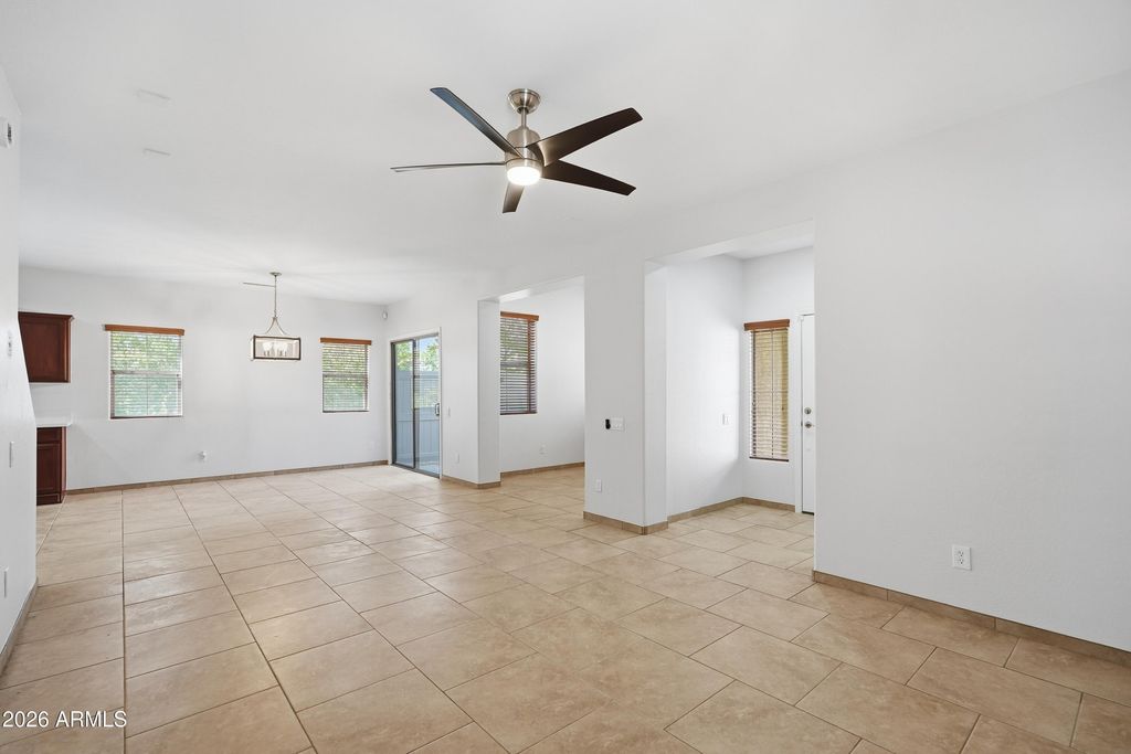 Image 2 of property listing at 2151 W MONTE CRISTO Avenue, Phoenix, AZ 85023