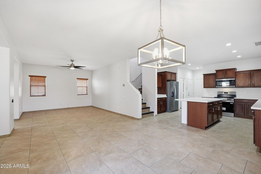 Image 4 of property listing at 2151 W MONTE CRISTO Avenue, Phoenix, AZ 85023