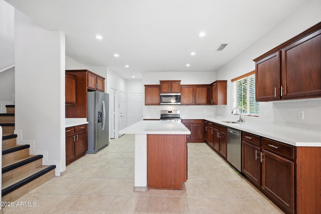 Image 5 of property listing at 2151 W MONTE CRISTO Avenue, Phoenix, AZ 85023