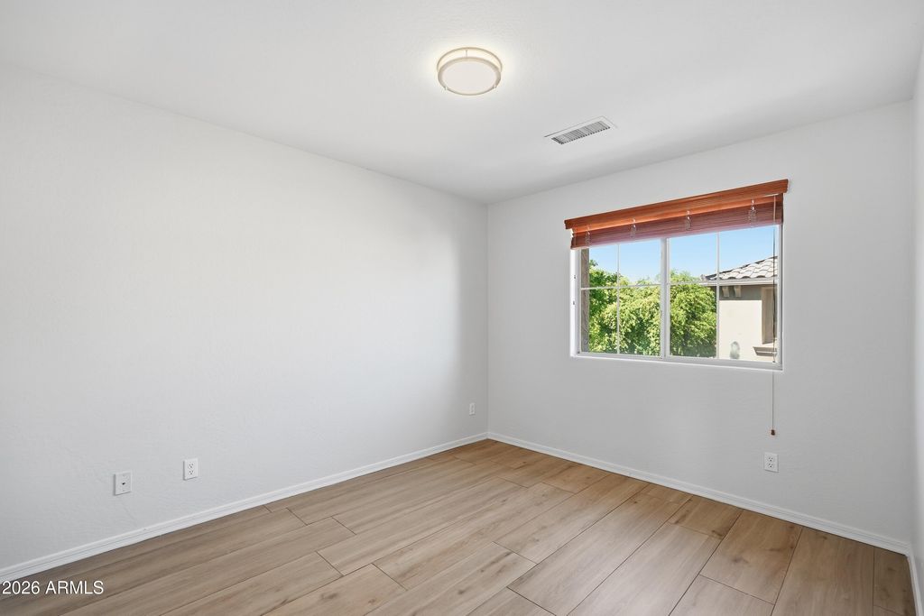 Image 9 of property listing at 2151 W MONTE CRISTO Avenue, Phoenix, AZ 85023