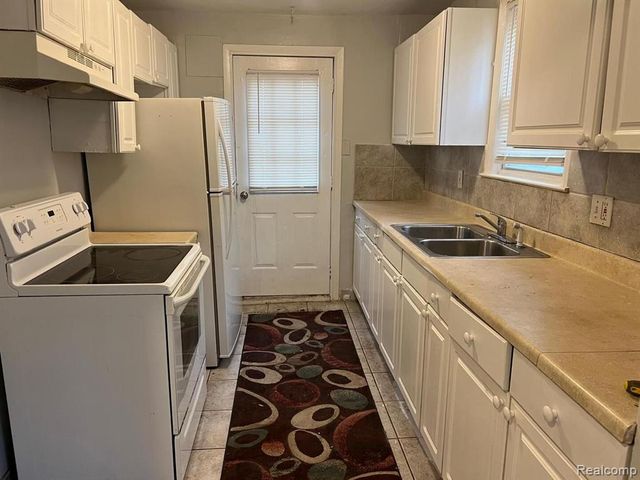 23217 Helen Street, Southfield, MI 48033