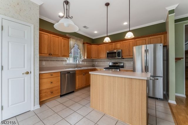 107 Kensington Cir, White Twp., NJ 07823
