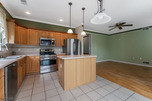 107 Kensington Cir, White Twp., NJ 07823