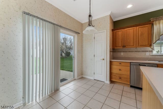 107 Kensington Cir, White Twp., NJ 07823