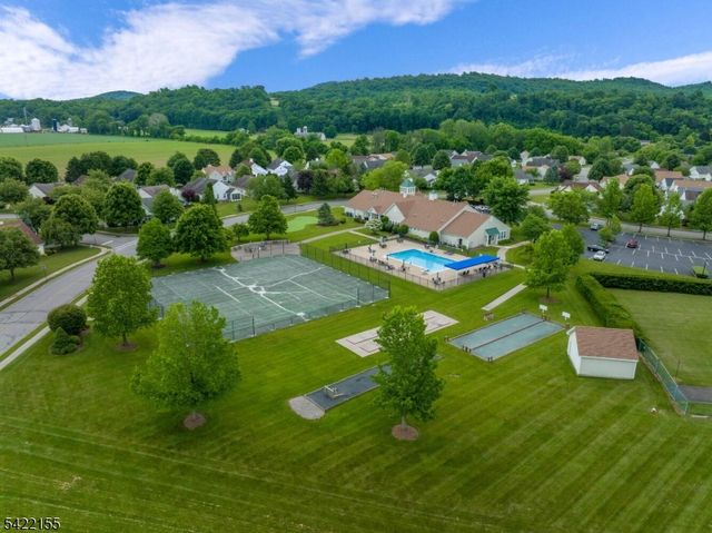107 Kensington Cir, White Twp., NJ 07823