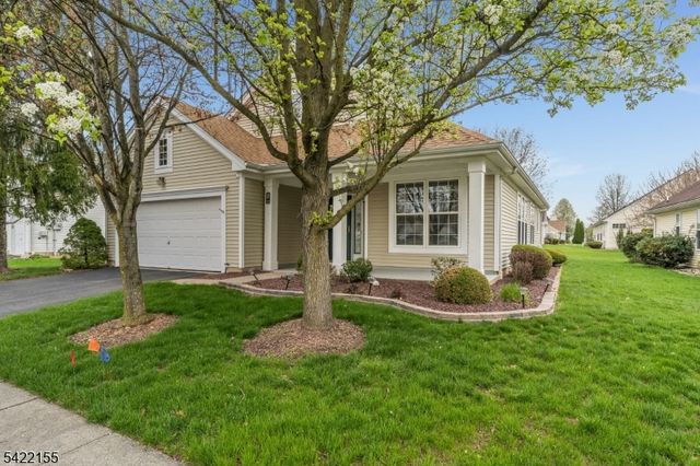 107 Kensington Cir, White Twp., NJ 07823