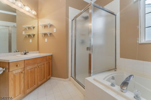107 Kensington Cir, White Twp., NJ 07823