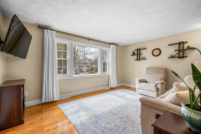 34 Cary St., Wilmington, MA 01887