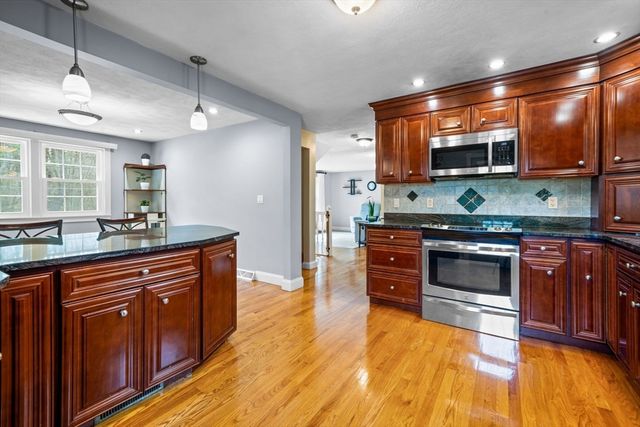 34 Cary St., Wilmington, MA 01887