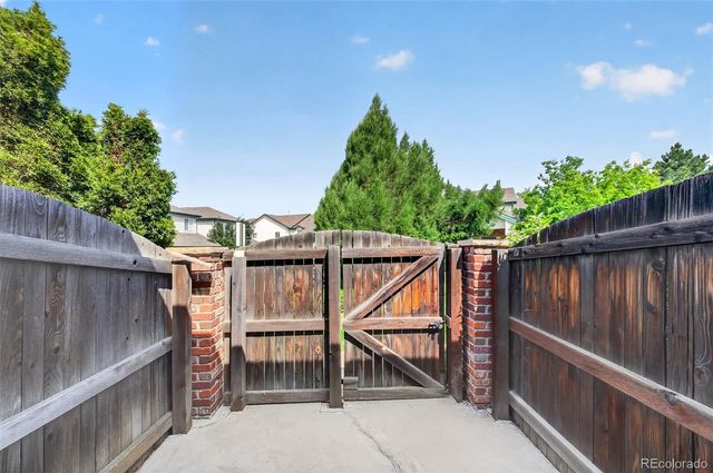 878 S Kalispell Circle 101, Aurora, CO 80017