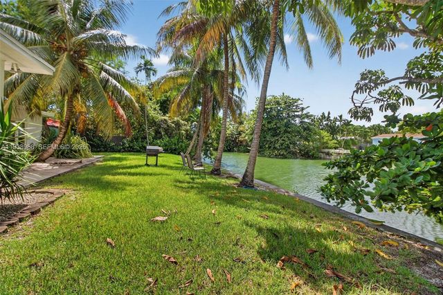 6090 SW 63rd Ave, South Miami, FL 33143