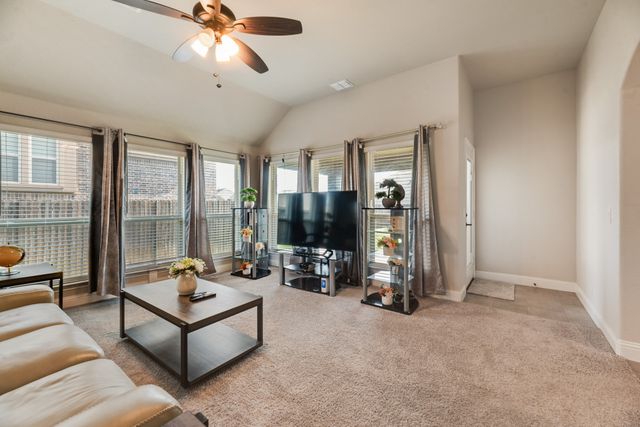 10609 Kettlewood Drive, Fort Worth, TX 76036