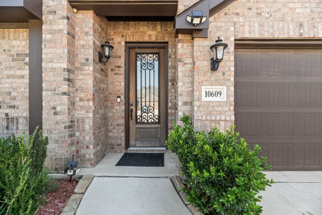 10609 Kettlewood Drive, Fort Worth, TX 76036