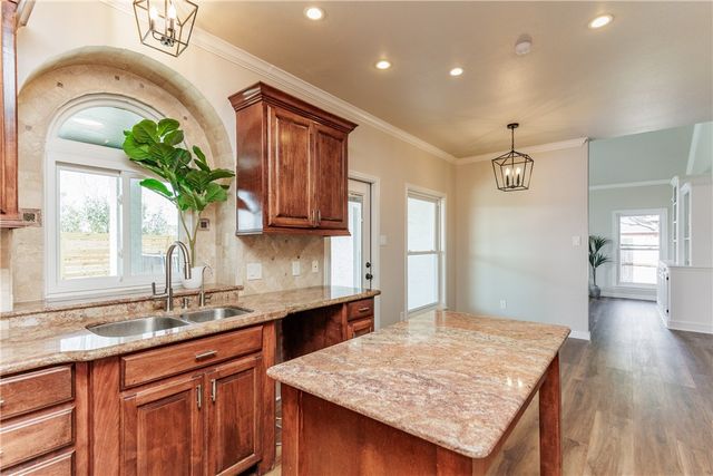 6402 Avignon St, Corpus Christi, TX 78414