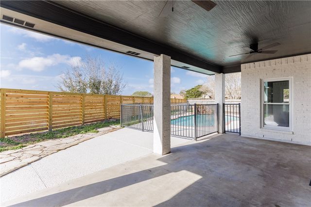 6402 Avignon St, Corpus Christi, TX 78414