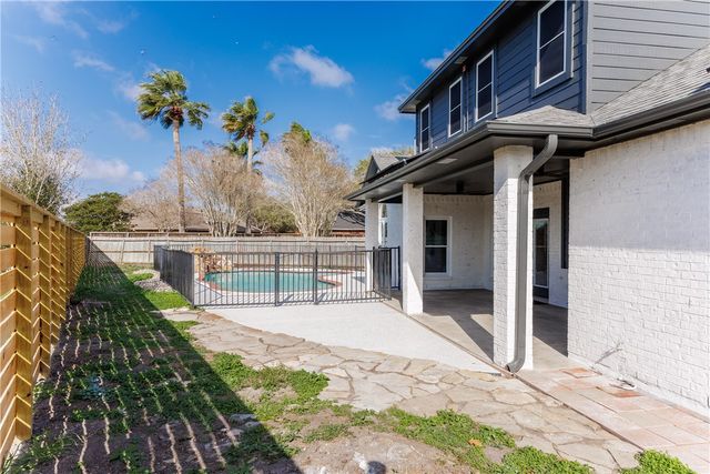 6402 Avignon St, Corpus Christi, TX 78414