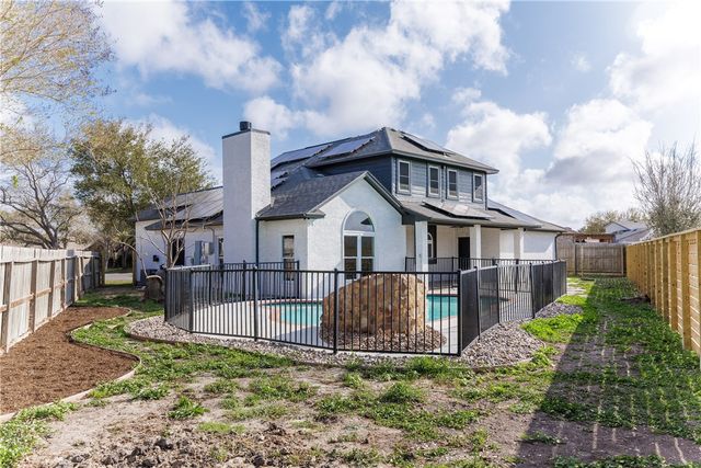 6402 Avignon St, Corpus Christi, TX 78414