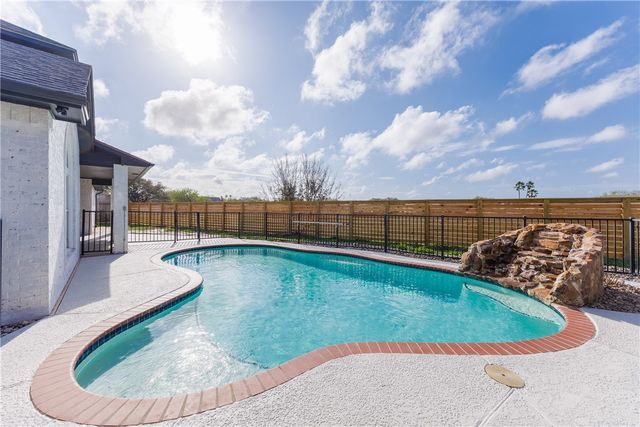 6402 Avignon St, Corpus Christi, TX 78414