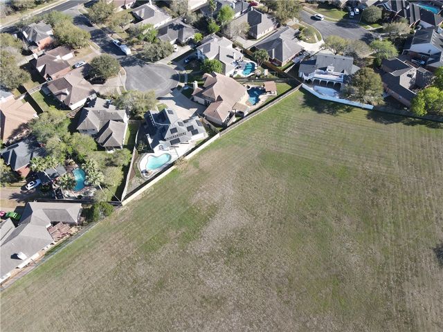 6402 Avignon St, Corpus Christi, TX 78414