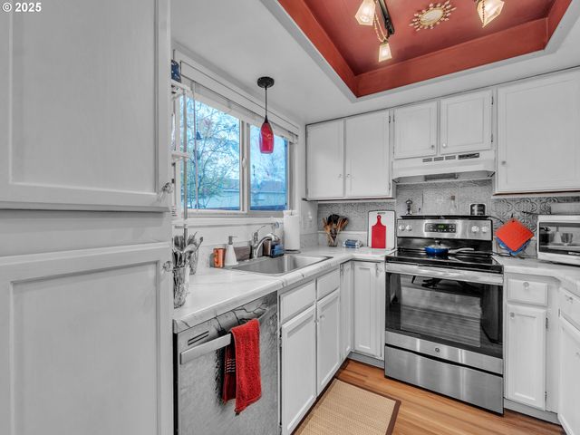 3534 WESTLEIGH St, Eugene, OR 97405