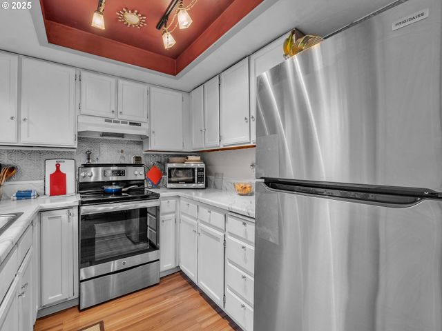 3534 WESTLEIGH St, Eugene, OR 97405