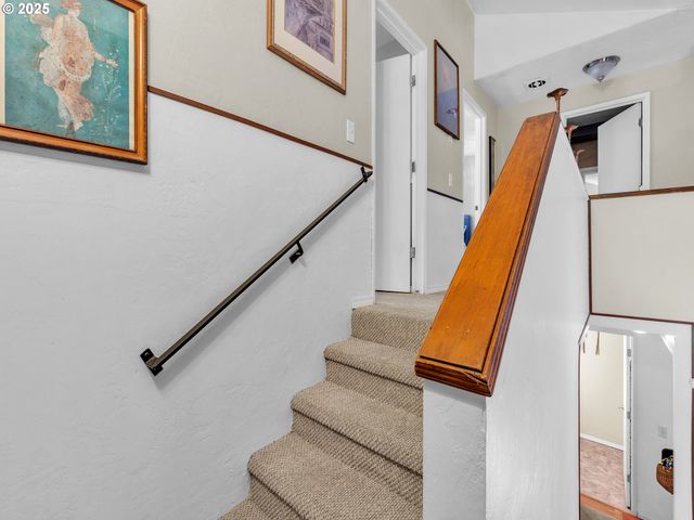 3534 WESTLEIGH St, Eugene, OR 97405