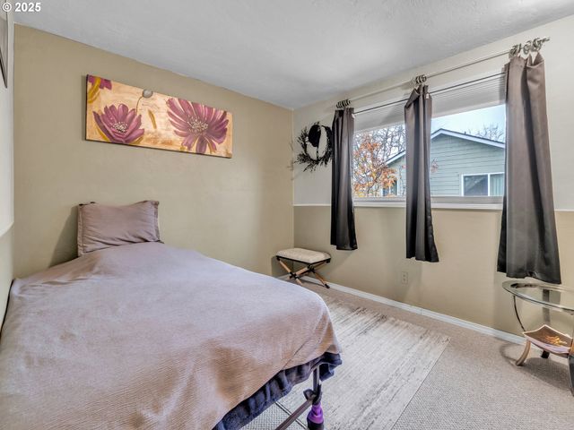 3534 WESTLEIGH St, Eugene, OR 97405