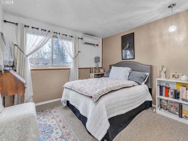 3534 WESTLEIGH St, Eugene, OR 97405