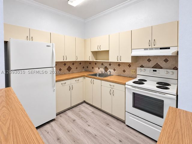 9731 Hammocks Blvd 204B, Miami, FL 33196