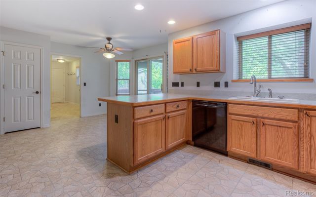 3930 DUNNING Road, Rochester Hills, MI 48309