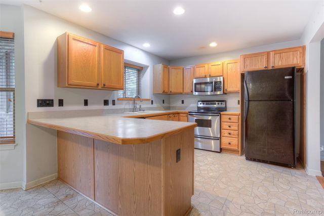 3930 DUNNING Road, Rochester Hills, MI 48309