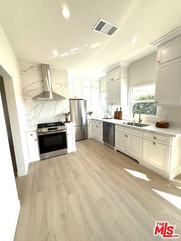 900 N Alfred Street 2, Los Angeles, CA 90069