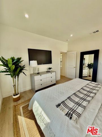 900 N Alfred Street 2, Los Angeles, CA 90069