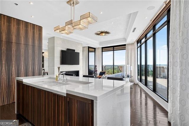 2233 Peachtree Road NE 1602, Atlanta, GA 30309