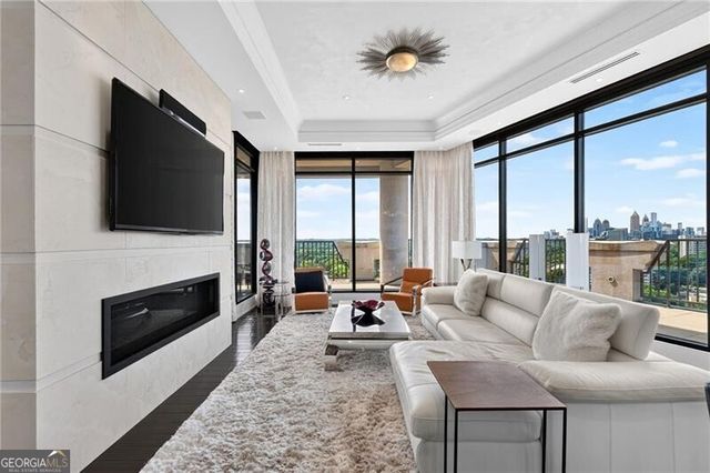 2233 Peachtree Road NE 1602, Atlanta, GA 30309