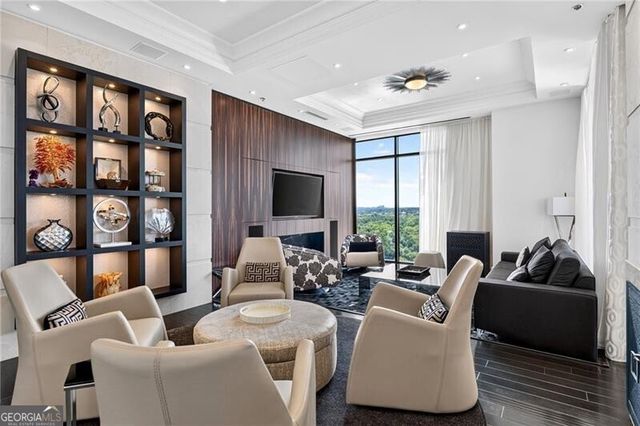 2233 Peachtree Road NE 1602, Atlanta, GA 30309