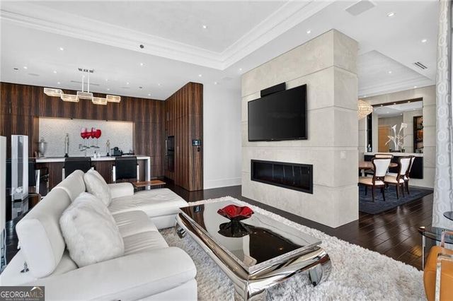 2233 Peachtree Road NE 1602, Atlanta, GA 30309