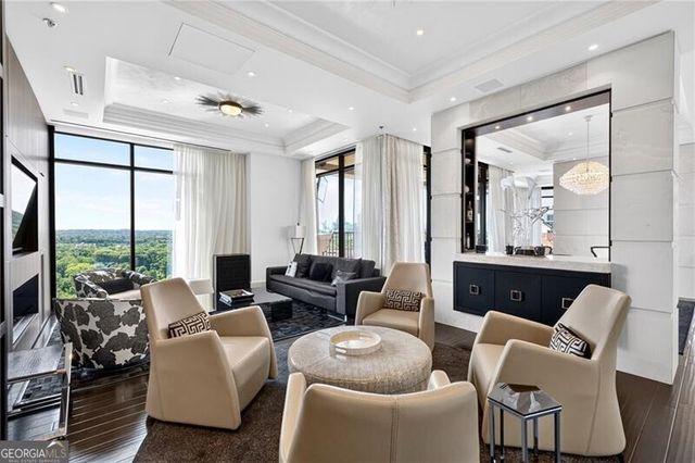 2233 Peachtree Road NE 1602, Atlanta, GA 30309