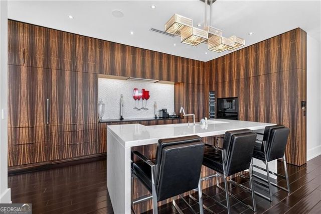 2233 Peachtree Road NE 1602, Atlanta, GA 30309