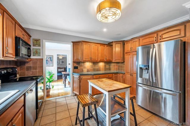 990 Thomas Avenue, Baldwin, NY 11510