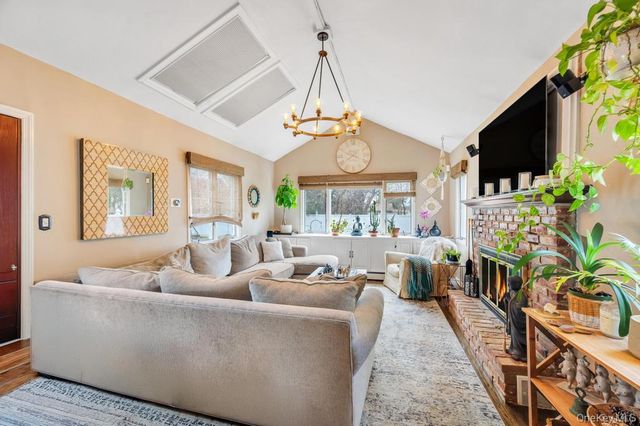 990 Thomas Avenue, Baldwin, NY 11510