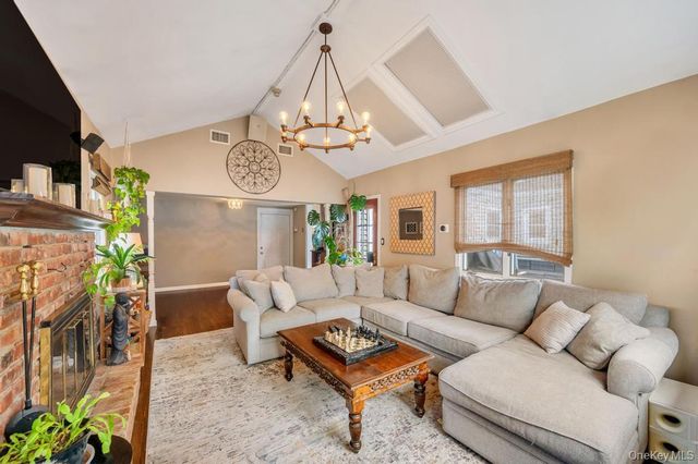 990 Thomas Avenue, Baldwin, NY 11510