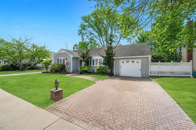 990 Thomas Avenue, Baldwin, NY 11510