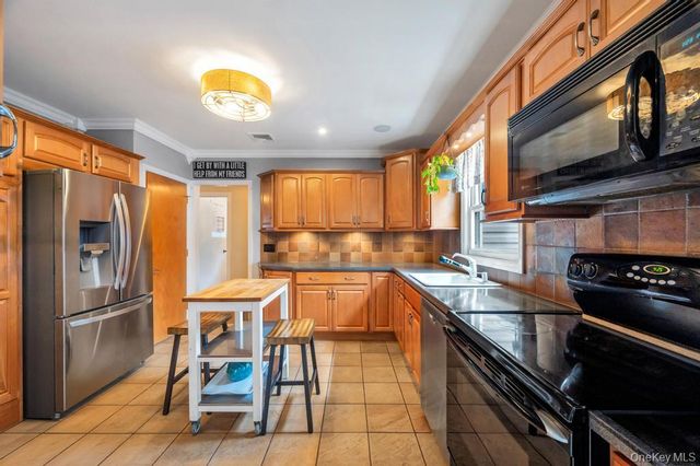 990 Thomas Avenue, Baldwin, NY 11510