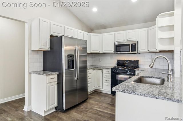 1991 Karen Avenue, Saint Clair, MI 48079