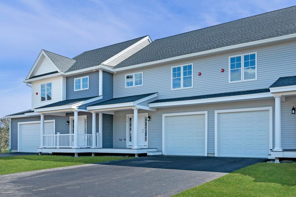 41 Crestview Way, Raymond, NH 03077