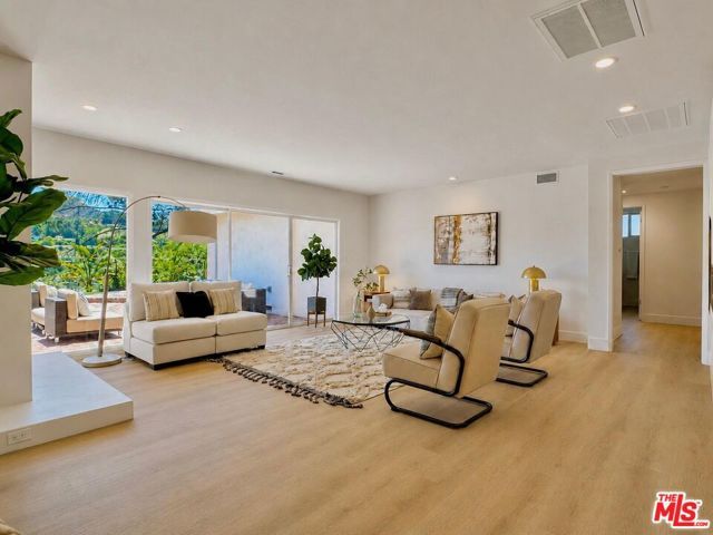 11425 Dona Evita Drive, Studio City (los Angeles), CA 91604